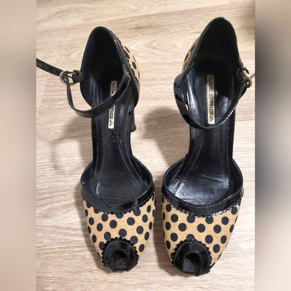 Heels - Picture 1 of 2